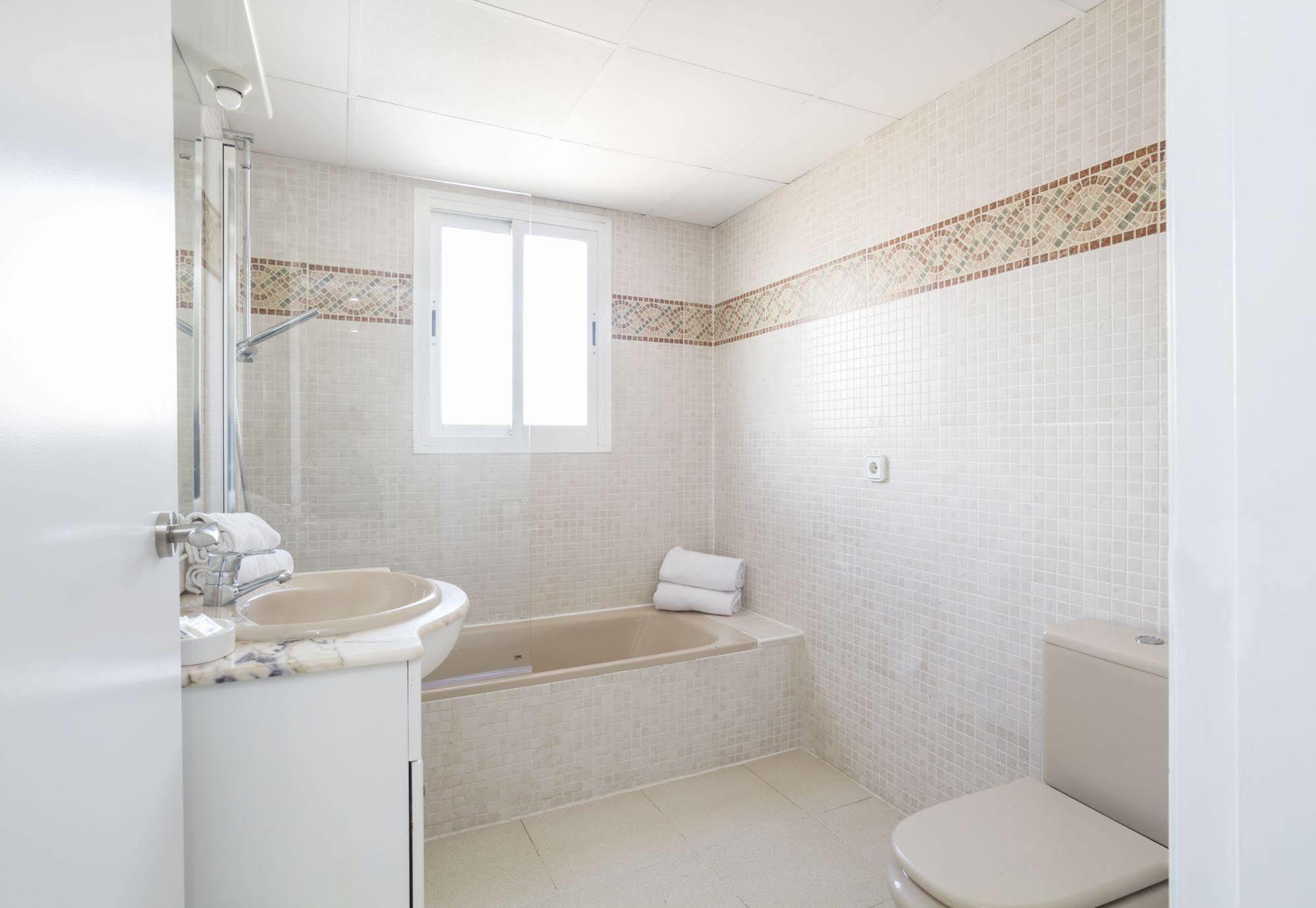 Apartamentos Intersalou Priorat Екстериор снимка