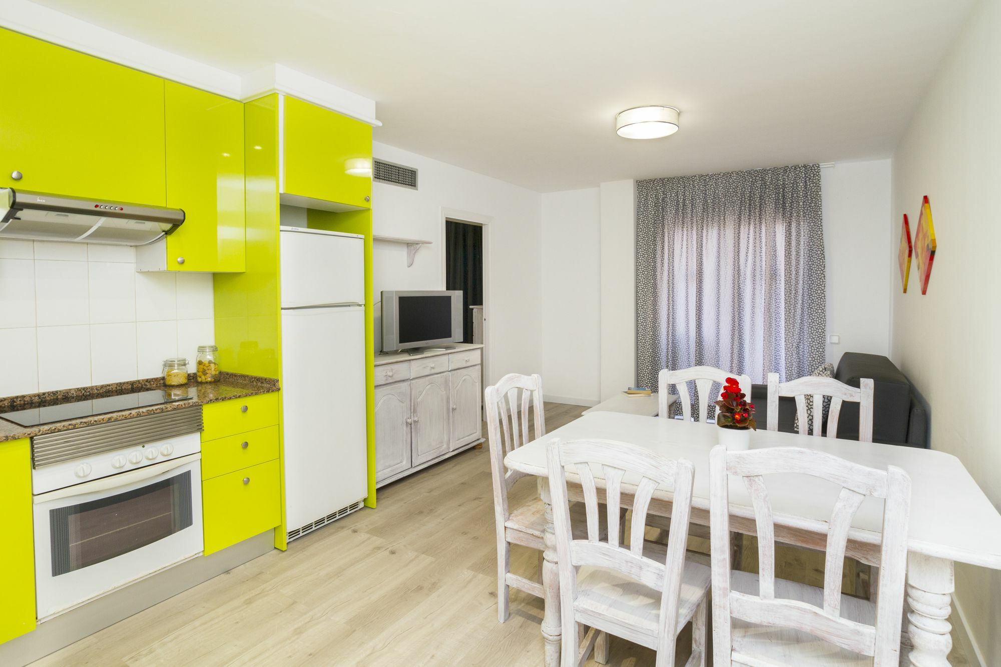 Apartamentos Intersalou Priorat Екстериор снимка