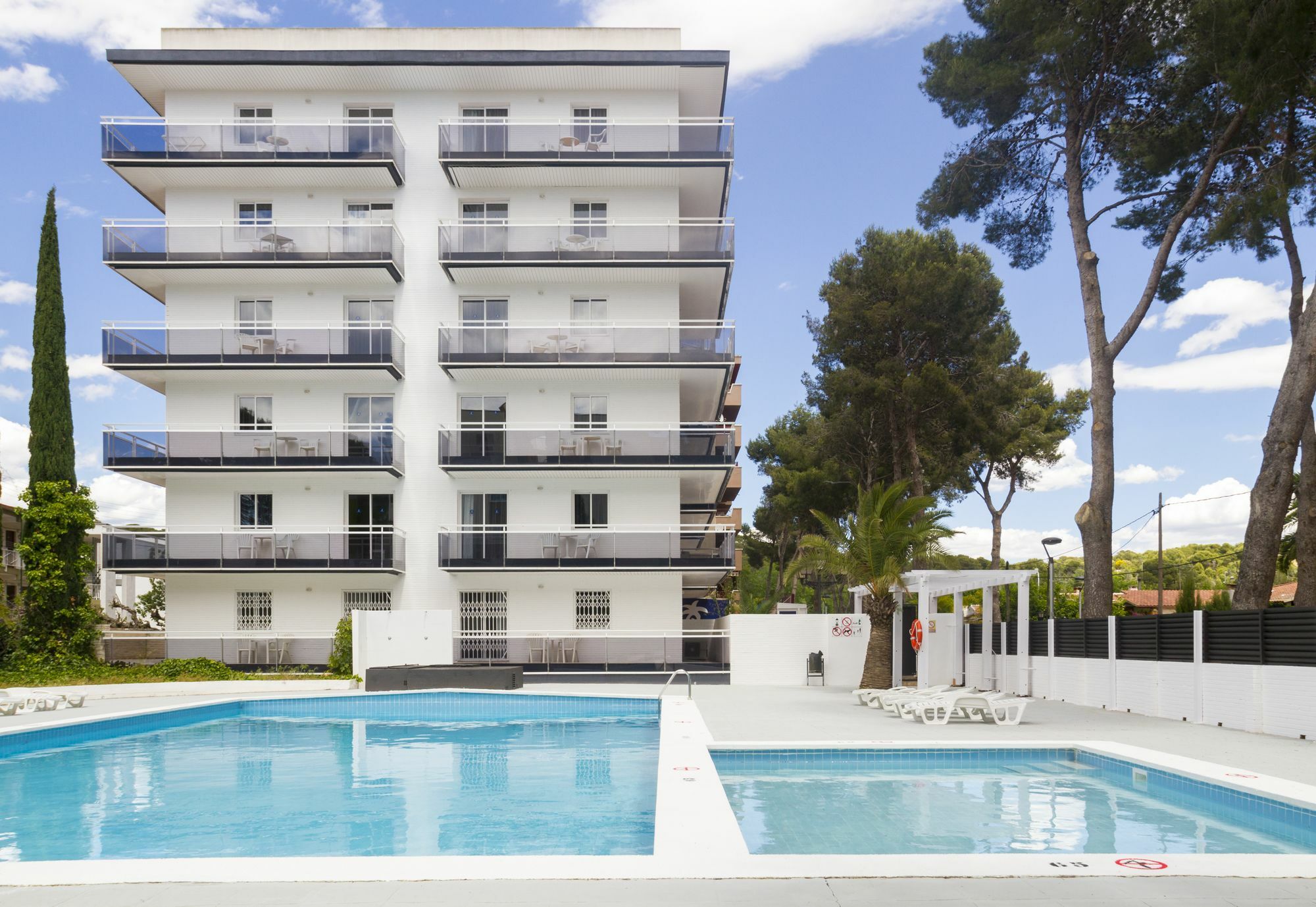 Apartamentos Intersalou Priorat Екстериор снимка